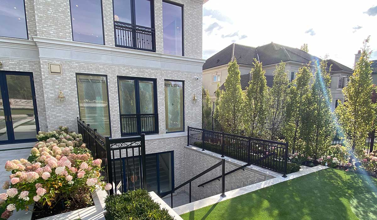 Basement Railing-Deck Railings Toronto-Aluminum Railings-Glass Railings-Pool Railings-Balcony-Railings-Banister-Railings-Porch Railings