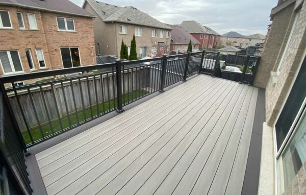 Deck Railing King City-Aluminum-Railings-Glass-Railings-Pool-Railings-Balcony-Railings-Banister-Railings-Porch-Railings-decks-and-railings-deck-with-railing-deck-with-rails