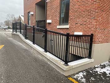 commercial railing-Deck Railings -Glass Deck Railing-Frameless Glass Railing-Aluminum Railings-Glass Railings-Pool Railings-Balcony-Railings-Banister-Railings-Porch Railings-Picket Railing